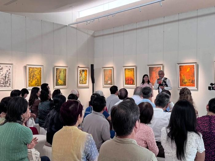 Nhà phê bình mỹ thuật Ngô Kim Khôi chia sẻ về kỹ thuật đặc biệt của các tác phẩm.