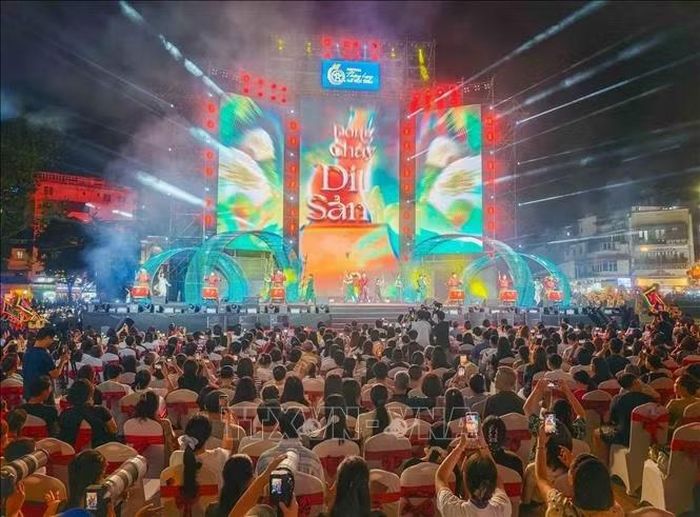 Chương trình thu hút đông đảo khán giả. Ảnh: Khánh Hoà/TTXVN