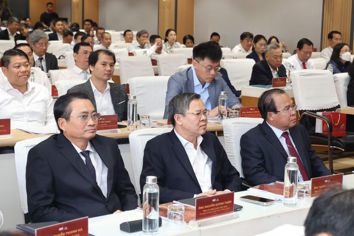Lãnh đạo các cơ quan Trung ương, địa phương, tổ chức khoa học - công nghệ, doanh nghiệp tham dự hội nghị.