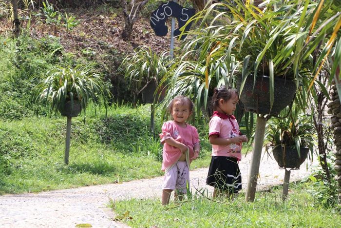 Hai em bé người Mông ở bản Lao Chải 1, xã Khun Há (tỉnh Lai Châu).