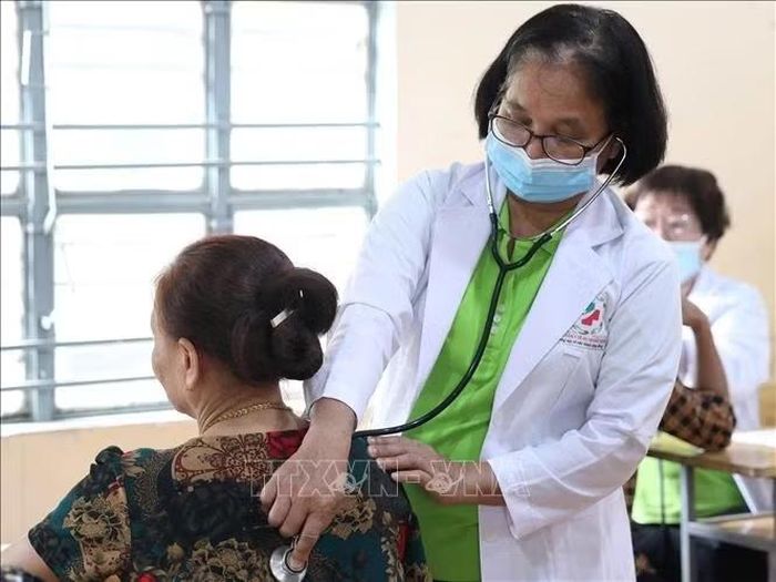 Hoạt động khám bệnh cho người dân vùng biên Bù Gia Mập.