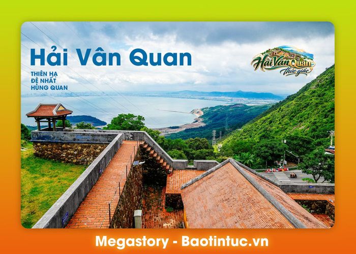 Từ độ cao gần 500m của Hải Vân Quan, du khách có thể thu trọn vào tầm mắt khung cảnh hiện đại, sôi động của thành phố biển Đà Nẵng.