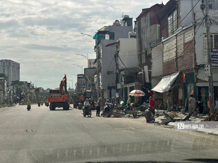Các xe trên đường Nguyễn Chí Thanh (hướng Văn Cao) có nhu cầu đi vành đai 1 được hướng dẫn theo lộ trình Nguyễn Chí Thanh - nút giao Nguyễn Chí Thanh - Đào Tấn - vành đai 2 - nút giao Voi Phục - vành đai 1.