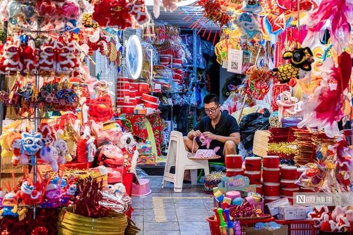 Các gian hàng được yêu cầu bảo đảm nguồn gốc, xuất xứ hàng hóa, niêm yết và bán đúng giá, không chèo kéo, ép giá; đồng thời tuân thủ các quy định về an toàn thực phẩm, phòng cháy chữa cháy, an toàn điện và vệ sinh môi trường.