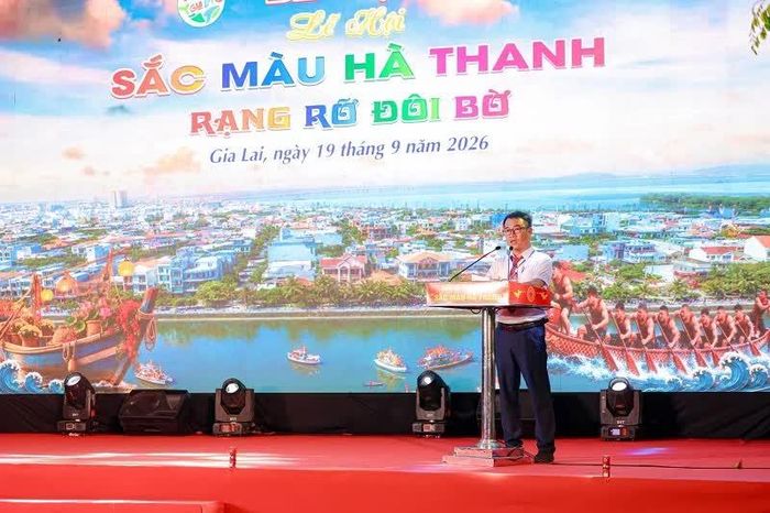 Phó Chủ tịch UBND phường Quy Nhơn Đông Bùi Duy Ninh phát biểu bế mạc Lễ hội “Sắc màu Hà Thanh - Rạng rỡ đôi bờ” năm 2026.