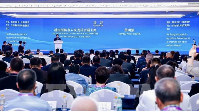 Phó Chủ tịch UBND TP Hải Phòng Hoàng Minh Cường phát biểu tại Đại hội giao lưu các thành phố hữu nghị Hành lang kinh tế Nam Ninh - Hà Nội và "Vành đai và Con đường", ngày 18/9/2026. Ảnh: TTXVN phát