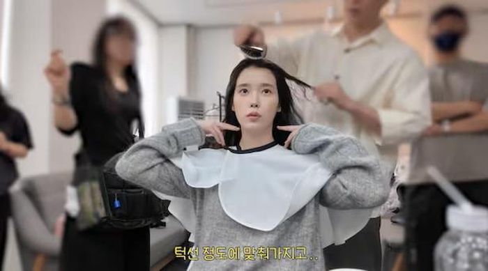 IU chia sẻ video ghi lại quá trình cắt tóc ngắn sau 10 năm.