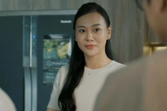 Gió ngang khoảng trời xanh đánh dấu màn tái xuất của Phương Oanh sau khoảng bốn năm tạm gác diễn xuất để tập trung cho gia đình.