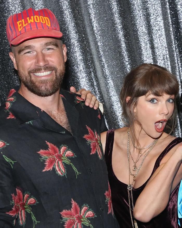 Tom Cruise kể rằng Taylor Swift từng thừa nhận cô không biết gì về bóng bầu dục Mỹ khi mới quen Travis Kelce.