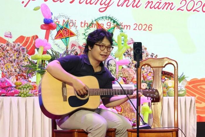 Các bạn thiếu niên, nhi đồng tham gia biểu diễn sôi nổi với nhiều tiết mục đặc sắc