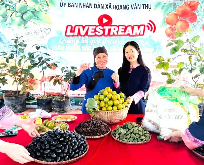 Khi tự tay bấm máy và bán được hàng qua mạng, phụ nữ vùng cao không chỉ trút bỏ được sự tự ti mà còn thấy rõ giá trị của chính mình
