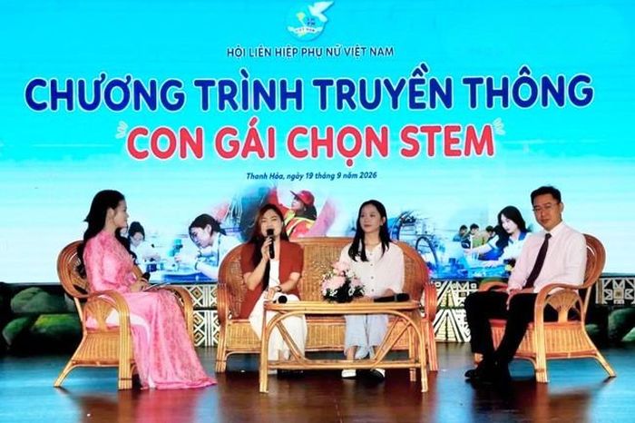 Các khách mời là chuyên gia, kỹ sư trí tuệ nhân tạo, nhà tâm lý chia sẻ tại chương trình truyền thông "Con gái chọn STEM"