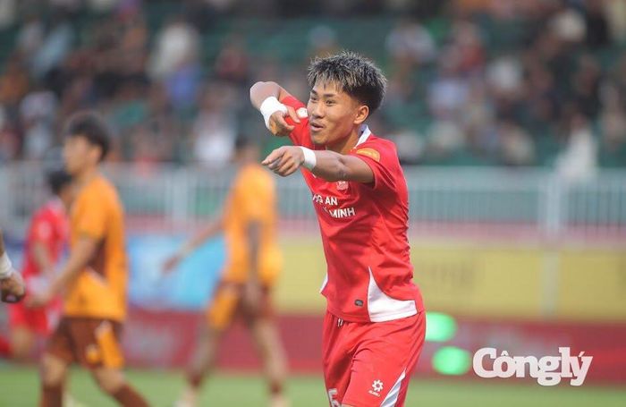 Ngô Đăng Khoa là sự lựa chọn tuyệt vời hàng công ĐT Việt Nam. Ảnh: Đình Viên.