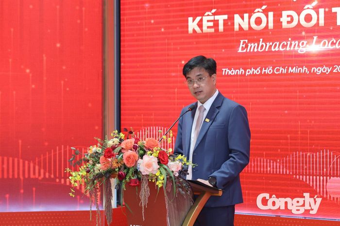 PGS TS Bùi Quang Hùng - Giám đốc UEH phát biểu.