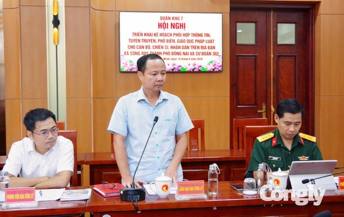 Đại diện Báo Công lý phát biểu ý kiến tại hội nghị.