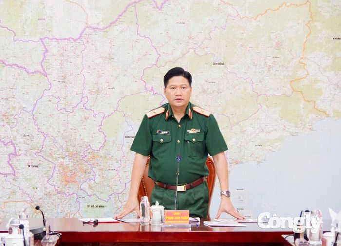 Thiếu tướng Phạm Anh Tuấn, Ủy viên Thường vụ Đảng ủy, Chủ nhiệm Chính trị Quân khu chủ trì hội nghị.