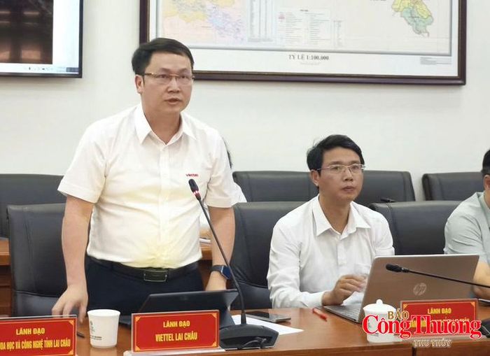Ông Nguyễn Ngọc Nguyên, Giám đốc Viettel Lai Châu trả lời câu hỏi của các cơ quan báo chí tại buổi họp báo. 