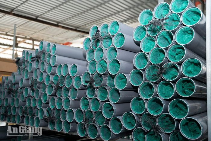 Sản phẩm làng nghề lợp lươn xã Cần Đăng được tiêu thụ khắp các tỉnh, thành đồng bằng sông Cửu Long và miền Đông Nam bộ.
