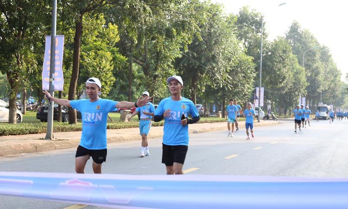  Các vận động viên đầu tiên về đích. 
