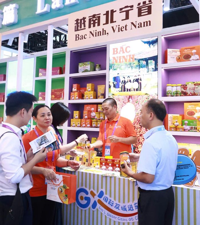  Gian hàng trưng bày các sản phẩm của thành phố Bắc Ninh. 