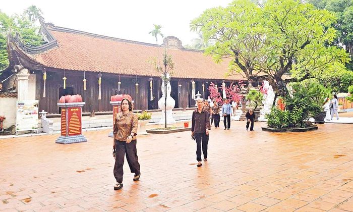 Di tích Quốc gia đặc biệt chùa Vĩnh Nghiêm (phường Tân An) - Di sản văn hóa thế giới thu hút nhiều du khách tham quan, chiêm bái. Ảnh: Lệ Thanh.