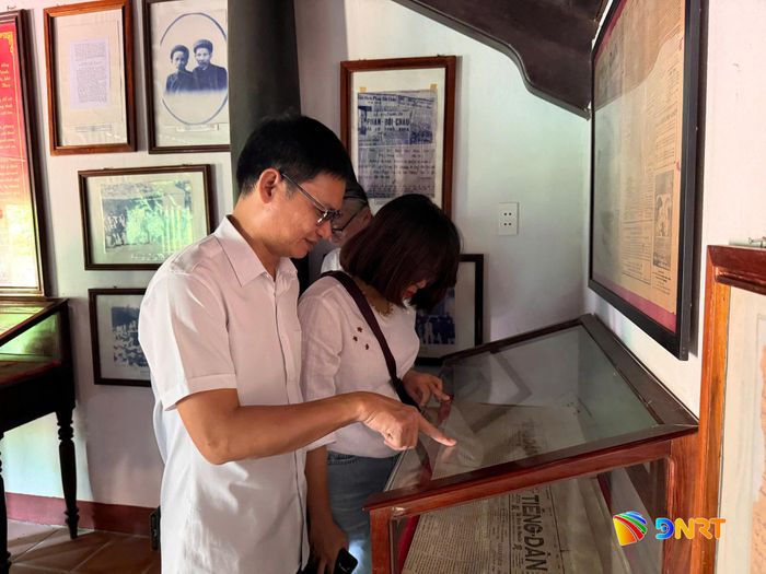 Nhiều hiện vật về cuộc đời và sự nghiệp cụ Huỳnh Thúc Kháng được lưu giữ tại nhà lưu niệm. Ảnh: PHƯƠNG MINH