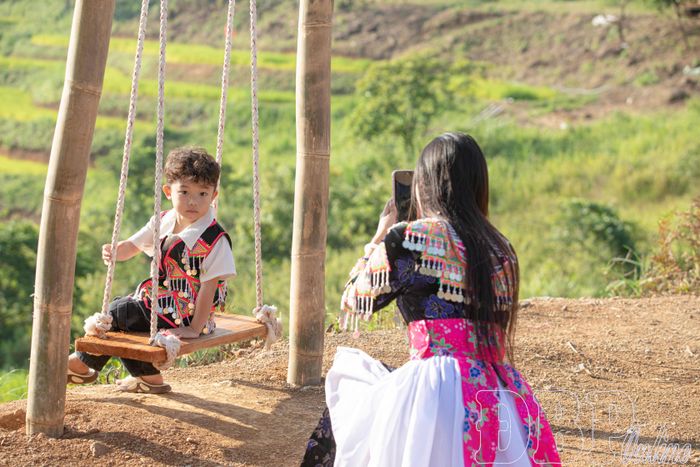 Dịp cuối tuần, ruộng bậc thang Pu Nhi trở thành điểm đến quen thuộc của những người yêu thiên nhiên.