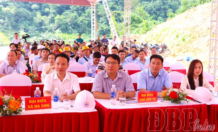 Đại biểu dự lễ động thổ Dự án Thủy điện Na Phát.