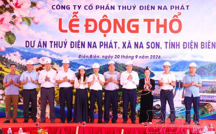 Đại biểu chúc mừng dự án chính thức động thổ. 