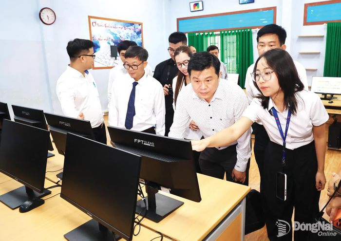 Mô hình Trường học số với thư viện số do Sở Giáo dục và Đào tạo cùng MobiFone triển khai thí điểm tại Đồng Nai.