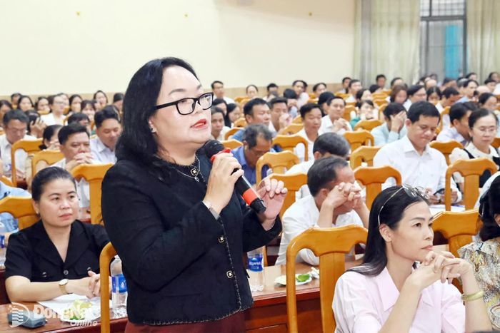 Hiệu trưởng Trường TH-THCS-THPT tư thục Lê Quý Đôn - Quyết Thắng Trần Thị Vương Nhi bày tỏ tâm đắc trước quan điểm của Bí thư Thành ủy về tiếp cận công bằng trong giáo dục. Ảnh: Công Nghĩa