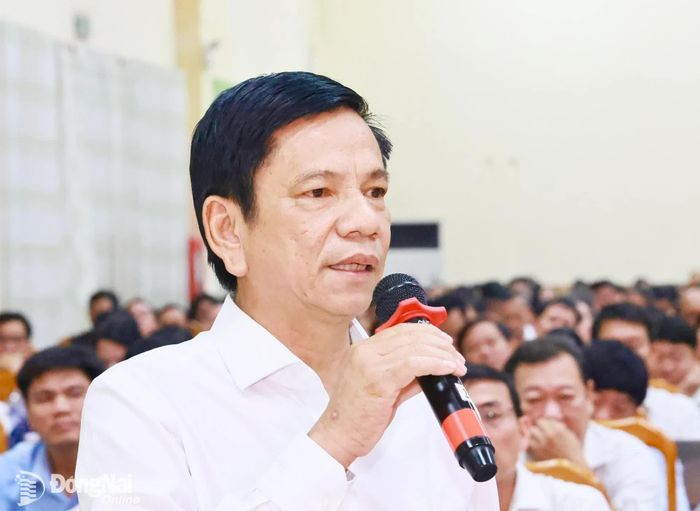 Tiến sĩ Nguyễn Văn Toàn, Phó Hiệu trưởng phụ trách Trường đại học Đồng Nai báo cáo với Thường trực Thành ủy những chuyển biến mạnh mẽ của nhà trường. Ảnh: Công Nghĩa