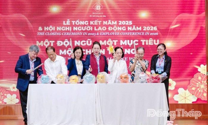 Công đoàn cơ sở Công ty CP Xuất nhập khẩu Y tế DOMESCO khui heo đất, chung tay chăm lo đoàn viên, người lao động có hoàn cảnh khó khăn.