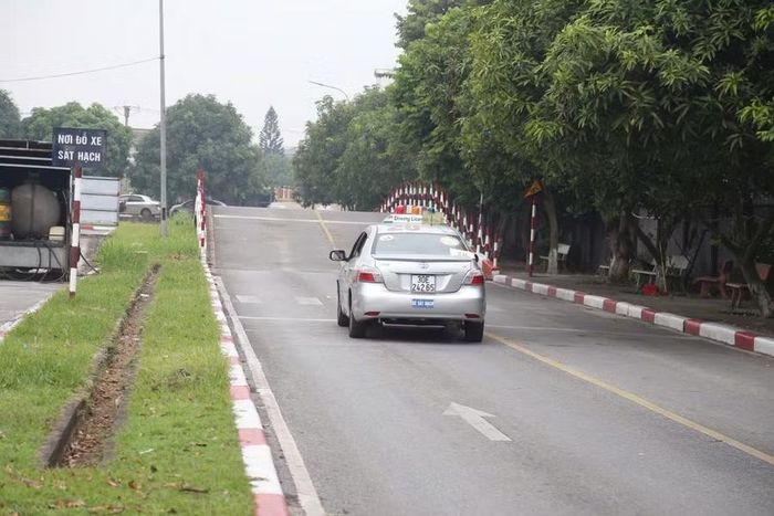 Không cho học viên tập lái trên các tuyến đường cao tốc phân kỳ đầu tư và tại làn xe số 1 trên đường cao tốc. Ảnh: Việt Hùng/VGP