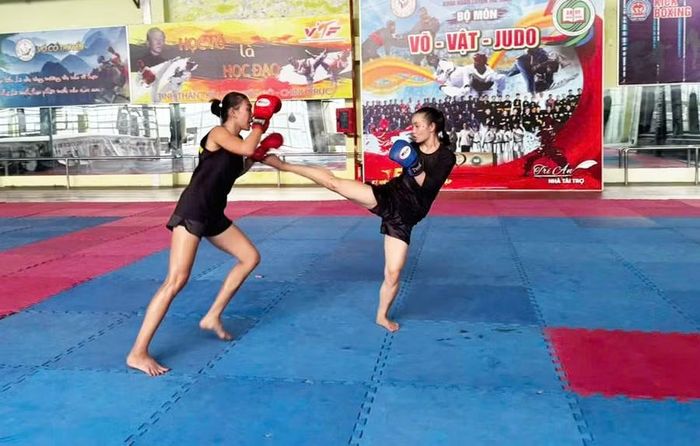 Trần Võ Song Thương (bên trái) và Nguyễn Thị Thanh Tiền đều được đánh giá cao ở Giải vô địch thế giới võ cổ truyền Việt Nam năm 2026. Ảnh: L.K