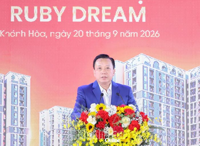 Đại diện chủ đầu tư phát biểu cam kết bảo đảm tiến độ, chất lượng dự án.