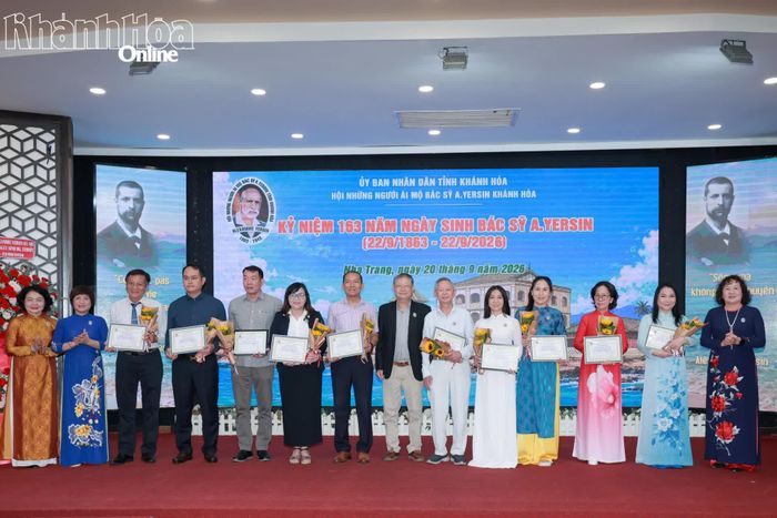 Lãnh đạo Hội Những người ái mộ bác sĩ A. Yersin tri ân các doanh nghiệp, mạnh thường quân đồng hành trong hoạt động xã hội, thiện nguyện.
