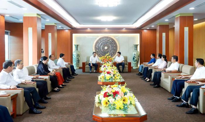 Quang cảnh buổi làm việc tại Tỉnh ủy Phú Thọ.