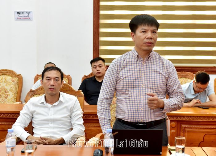 Các nhà khoa học giới thiệu về giá trị sâm Lai Châu.