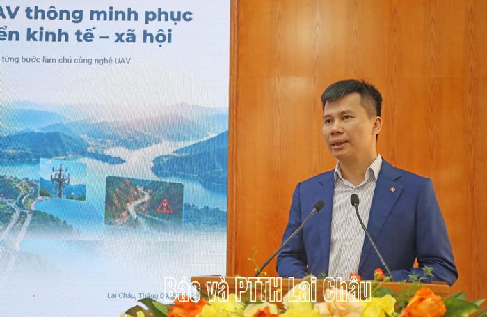 Đại biểu tham luận tại hội thảo.
