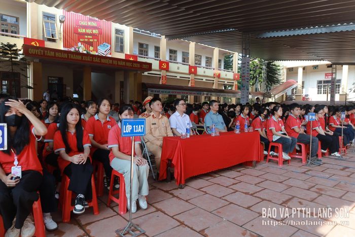 Đông đảo học sinh tham gia chương trình