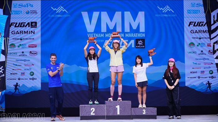 Man Yee Cheung cùng hai vận động viên về nhì và ba nội dung 160 km.