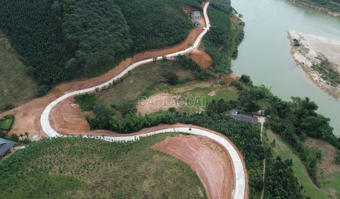 Tuyến giao thông nông thôn được đầu tư, cứng hóa, tăng kết nối các khu dân cư và vùng sản xuất trên địa bàn xã Phúc Khánh.