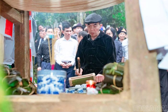 Lễ hội cúng rừng người Mông tại Khu Bảo tồn thiên nhiên Nà Hẩu.
