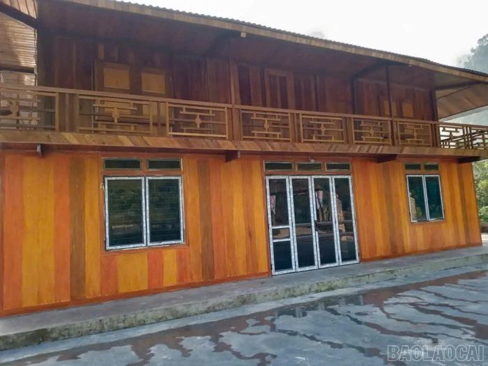 Anh Sùng A Dơ cải tạo ngôi nhà ở thành homestay phục vụ du khách.