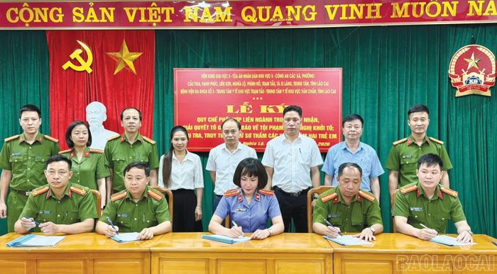 Viện kiểm sát nhân dân khu vực 5 - Lào Cai ký kết quy chế phối hợp liên ngành về công tác tiếp nhận, giải quyết tố giác, tin báo về tội phạm và kiến nghị khởi tố.