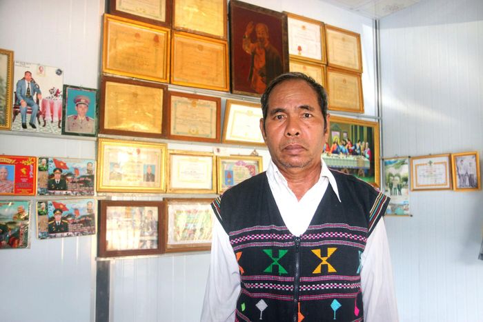 Ông K’Brền là gia đình cách mạng, được Nhà nước tặng nhiều huân, huy chương, riêng ông được Chủ tịch nước tặng Huân Chương kháng chiến hạng Nhì và hạng Ba