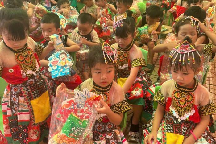 Niềm háo hức, phấn khởi của các em nhỏ Trường Mầm non Đắk Wil trong ngày hội phá cỗ Trung thu