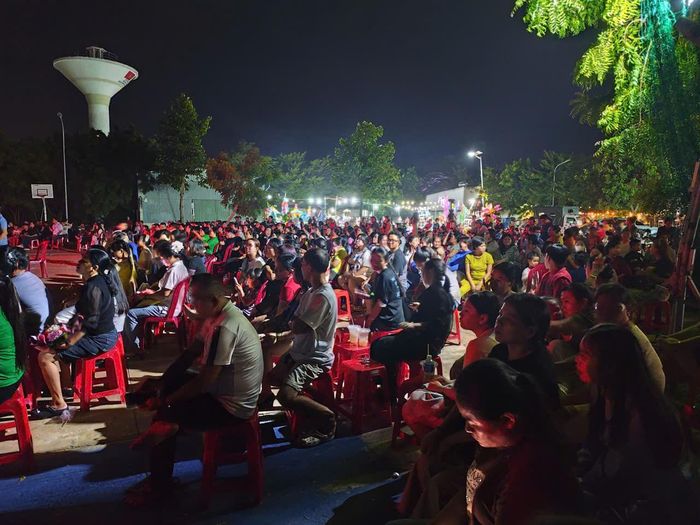 Cuộc thi thu hút đông đảo người dân xã Phan Rí Cửa tham gia xem, cổ vũ