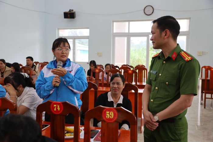 Những vấn đề phát sinh từ thực tế ở cơ sở trong công tác chuyển đổi số được trao đổi, giải đáp tại hội nghị